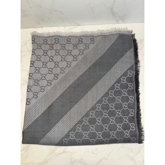 Gucci Gray Monogram Scarf - Excellent Condition - Picture 1 of 5